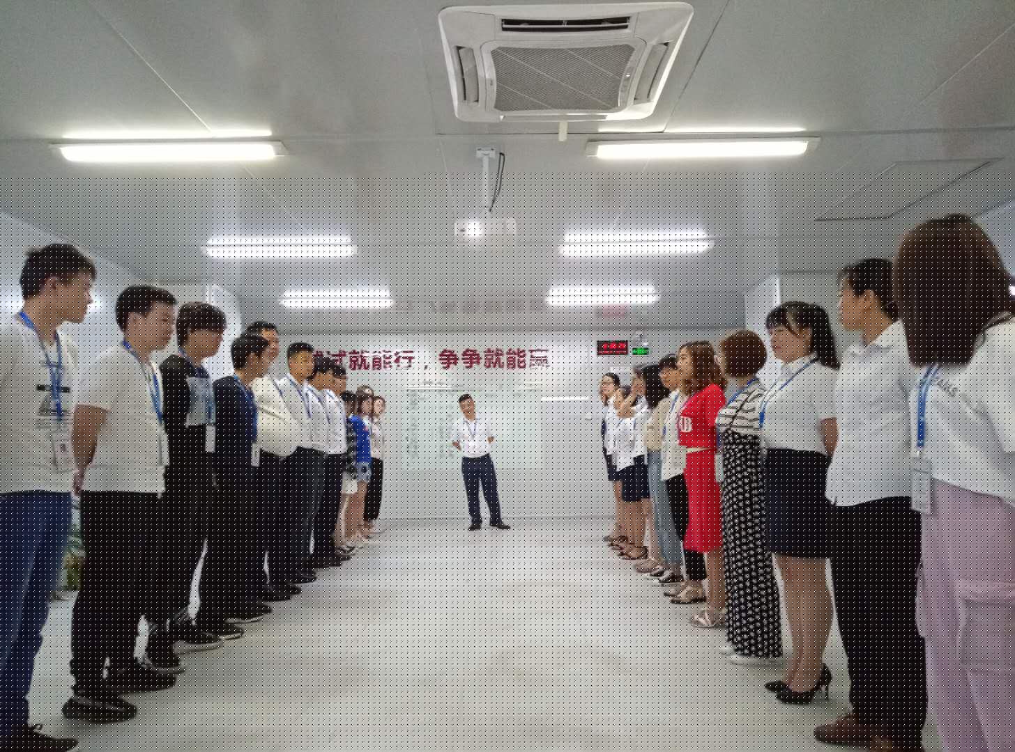 小銘打樣銷(xiāo)售、運(yùn)營(yíng)及一線(xiàn)員工團(tuán)隊(duì)晨會(huì)